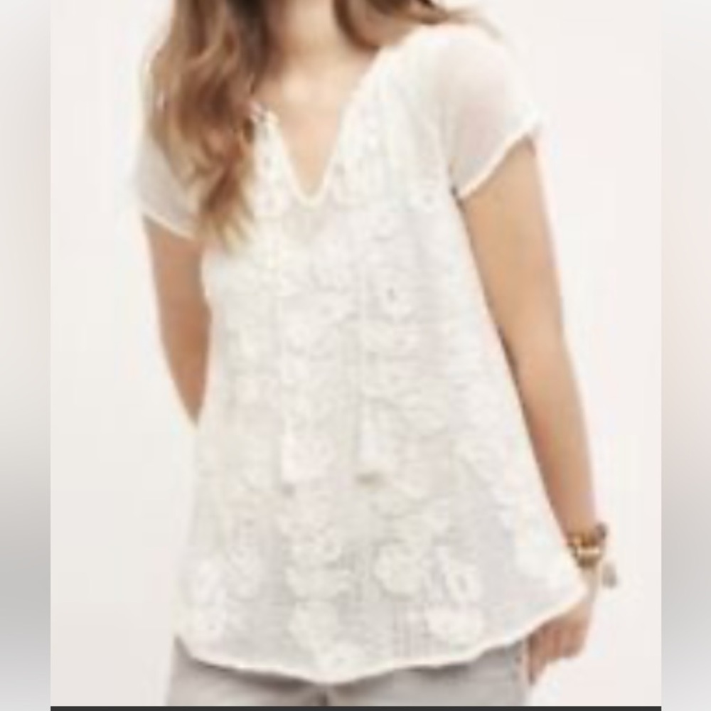 Anthropologie Akemi + Kin White Embroidered Blouse with Relaxed Fit size xs